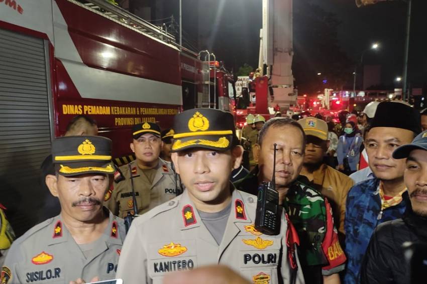 2 Anak-anak Dikabarkan Terjebak dalam Kebakaran Toko Frame di Mampang