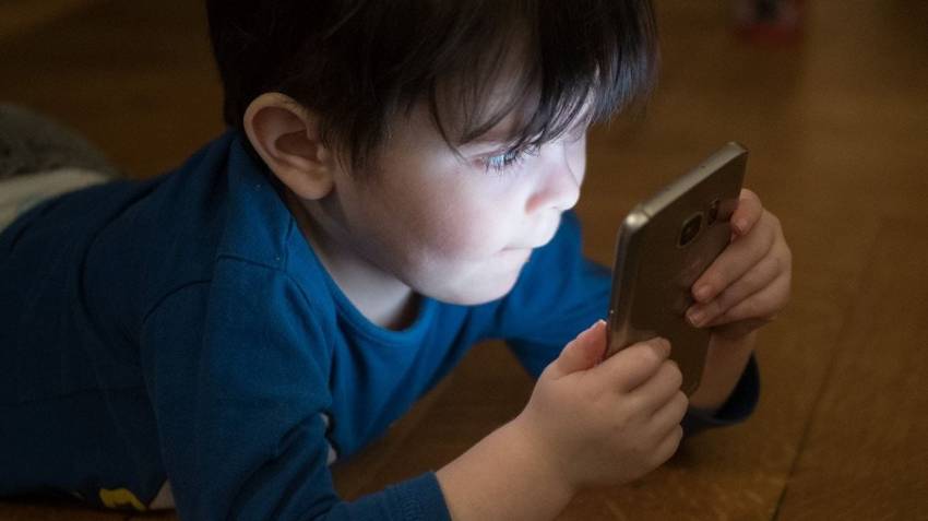 Anak-anak Kecanduan Game dan Smartphone Picu Halusinasi Berlebihan