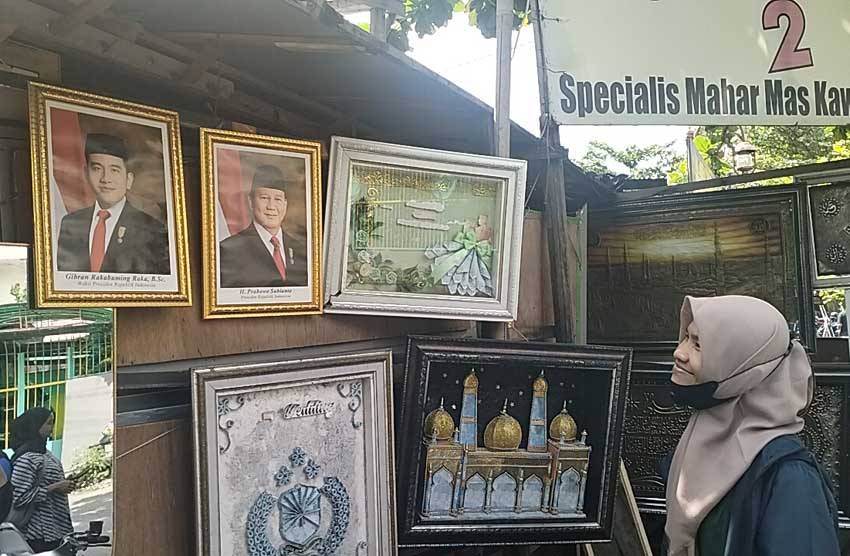 Baru Ditetapkan KPU, Foto Prabowo-Gibran Mulai Diperjualbelikan di Solo