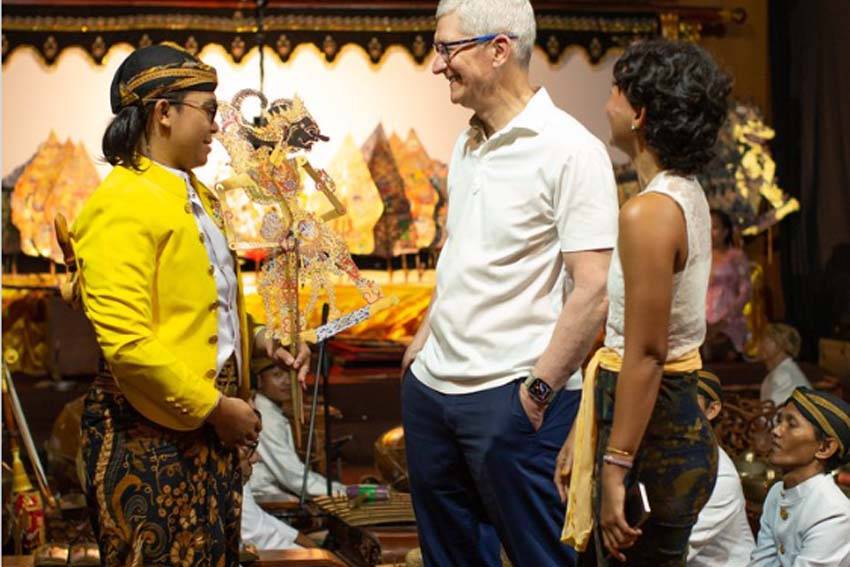 Diajak ke Museum Wayang, Tim Cook Antusias Lihat Kesenian Kuno Indonesia