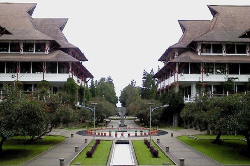 Minat Kuliah di Kota Kembang? Ini 20 Universitas Terbaik di Bandung Versi EduRank 2024