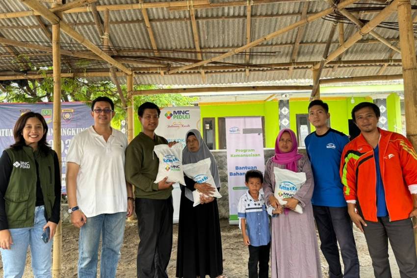 MNC Peduli dan Rumah Yatim Bagikan 100 Paket Beras untuk Yatim, Dhuafa dan Lansia di Kampung Nelayan
