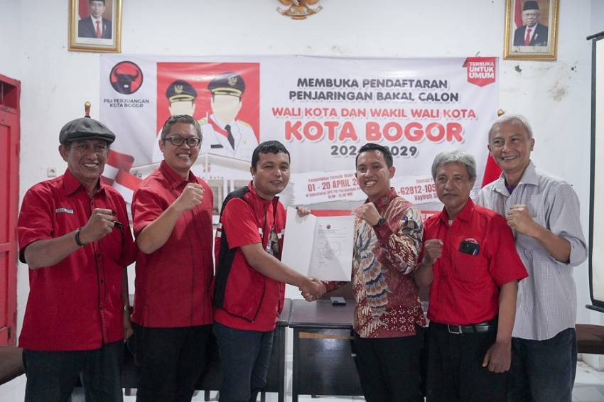 Sendi Fardiansyah Ambil Formulir Pendaftaran Calon Wali Kota Bogor lewat PDIP dan PKB
