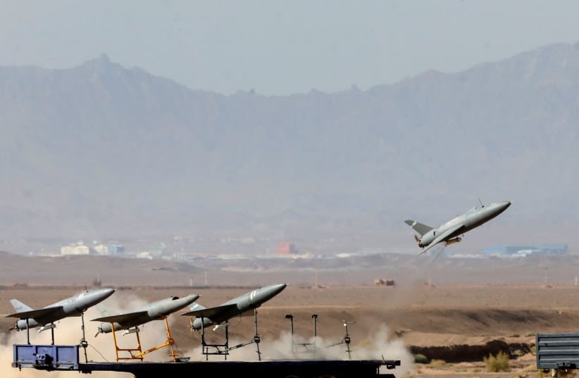 Tangkis Serangan Israel, Iran Terjunkan 200 Drone Canggih dan Mematikan