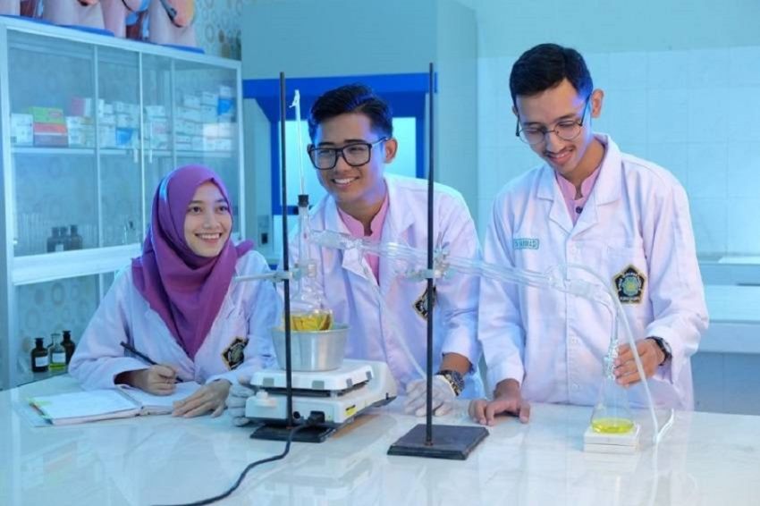 10 Fakultas Farmasi Terbaik di Indonesia Versi SIR 2024, Masa Depan Alumni Menjanjikan