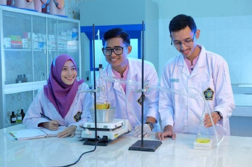 10 Kampus dengan Jurusan Farmasi Terbaik di Indonesia Versi Scimago 2024, Unair dan UI Memimpin