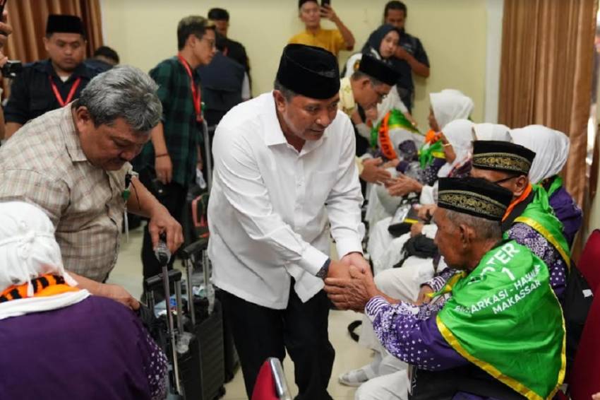 441 Calhaj Kloter I Embarkasi Makassar Diberangkatkan, 1 Orang Batal