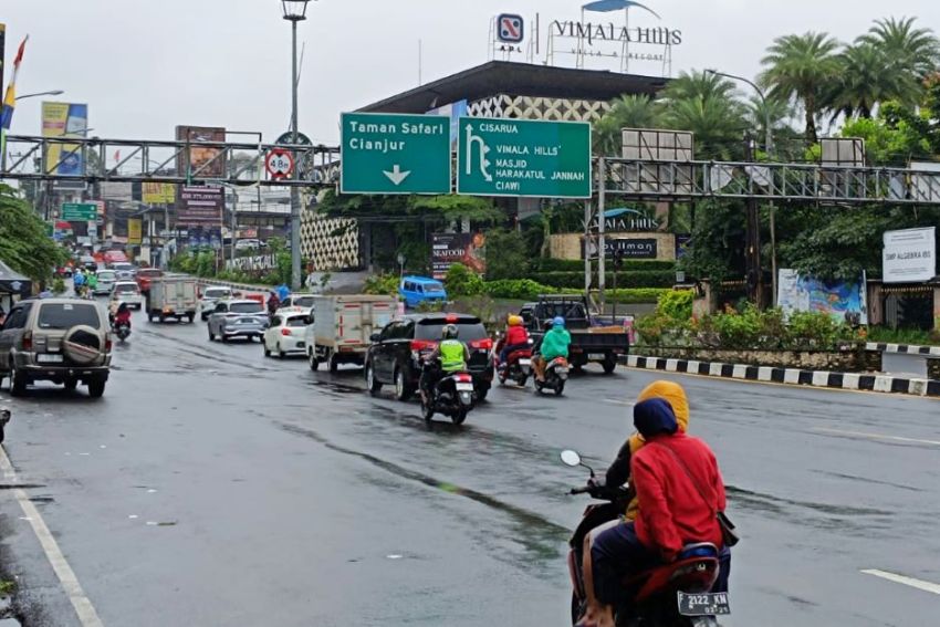 Antisipasi Lonjakan Kendaraan, Besok One Way Jalur Puncak Arah Jakarta Diberlakukan Lebih Awal