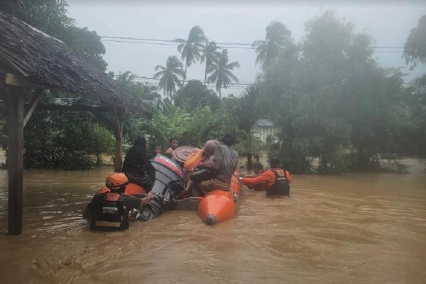 Banjir Bandang dan Longsor Terjang Luwu, 7 Orang Tewas Tertimbun