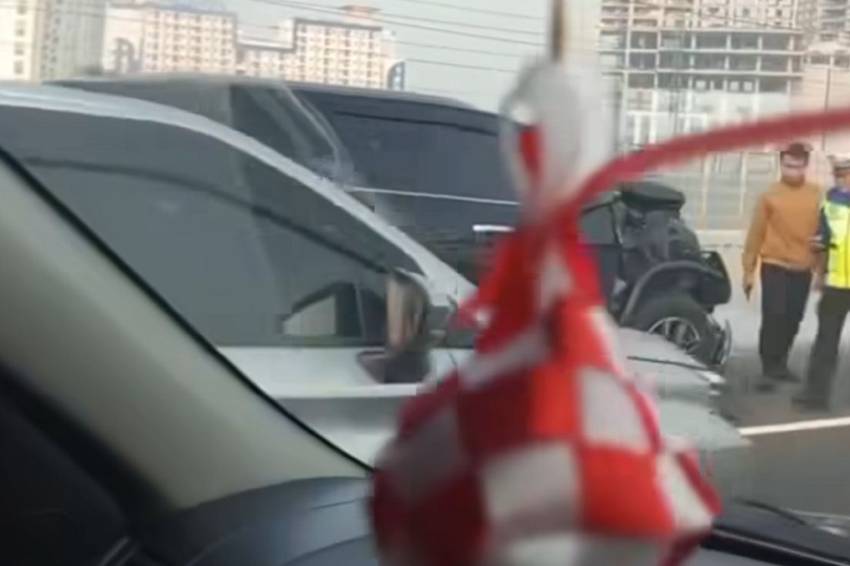 Diduga Sopir Ngantuk, Mobil Polisi Tabrak Elf di Tol MBZ