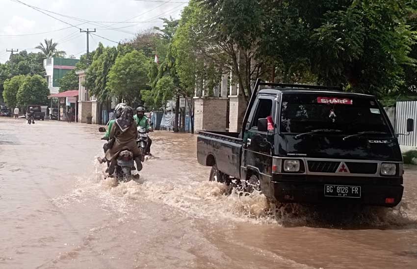 Diguyur Hujan Deras 10 Jam Lebih, Baturaja OKU Dikepung Banjir