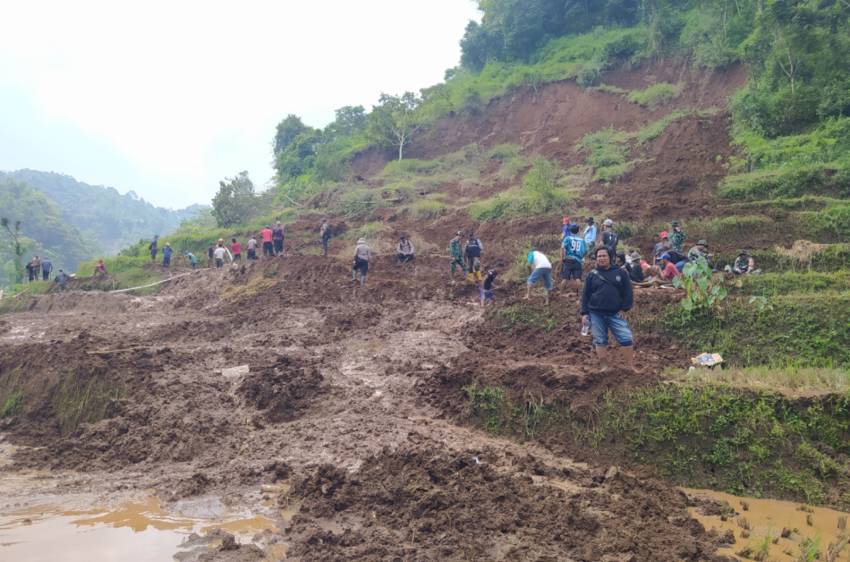 Hilang 4 Hari, Petani Korban Longsor di Bandung Barat Belum Ditemukan