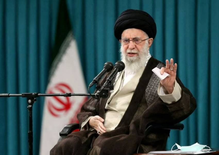 Khamenei Puji Kesuksesan Militer Iran Halau Serangan Drone Israel