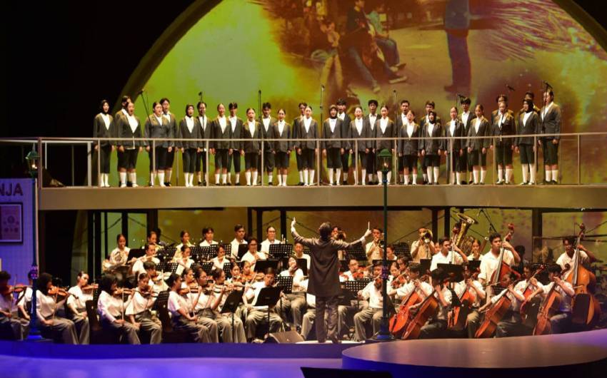 Konser Musikal Memeluk Mimpi-Mimpi Sukses Padukan Pendidikan dan Kebudayaan