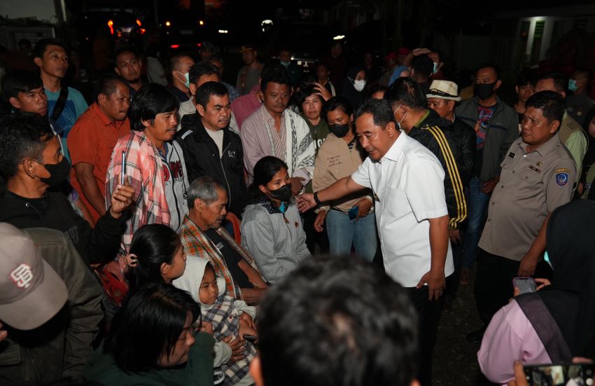 Kunjungi Korban Longsor Tana Toraja, Pj Gubernur Sulsel: Kesehatan Harus Diperhatikan