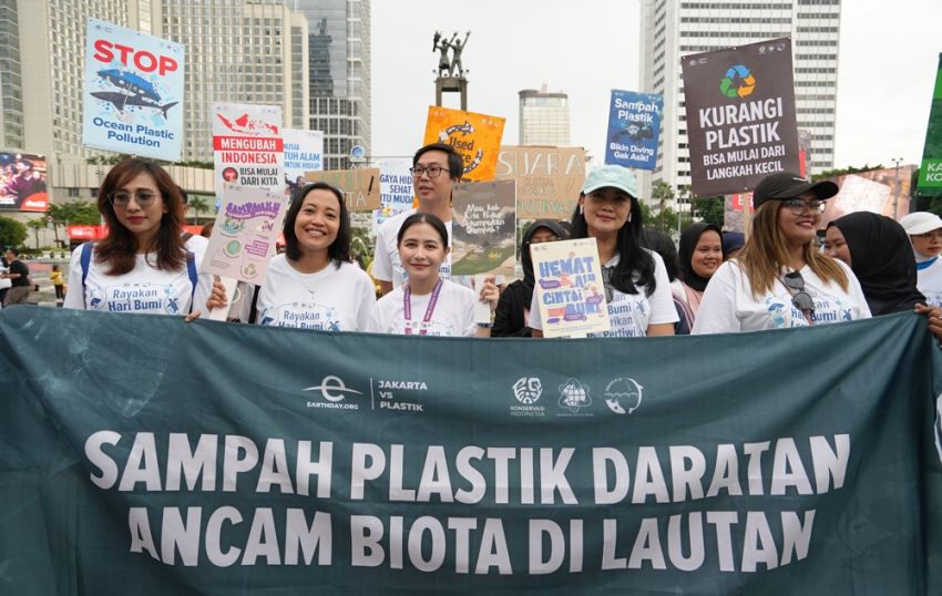 Prilly Latuconsina dan Konservasi Indonesia Edukasi soal Sampah Plastik Laut