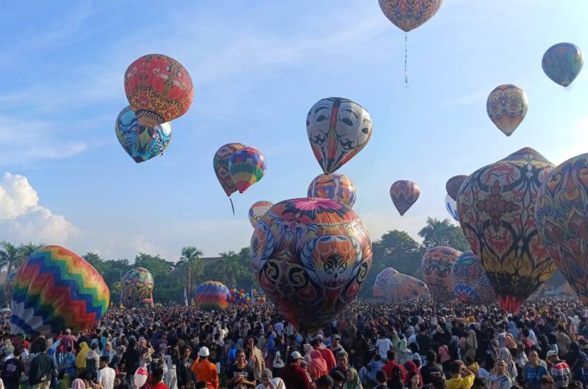 Tradisi Lebaran Pekalongan, AirNav: Pilot Laporkan 15 Balon Udara Liar