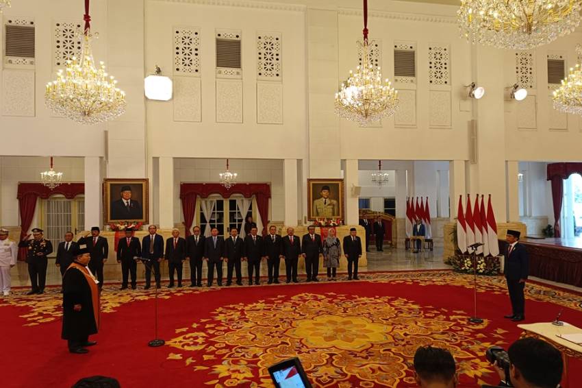 Ucap Sumpah di Depan Jokowi, Hakim Agung Suharto Jadi Wakil Ketua MA Bidang Non Yudisial