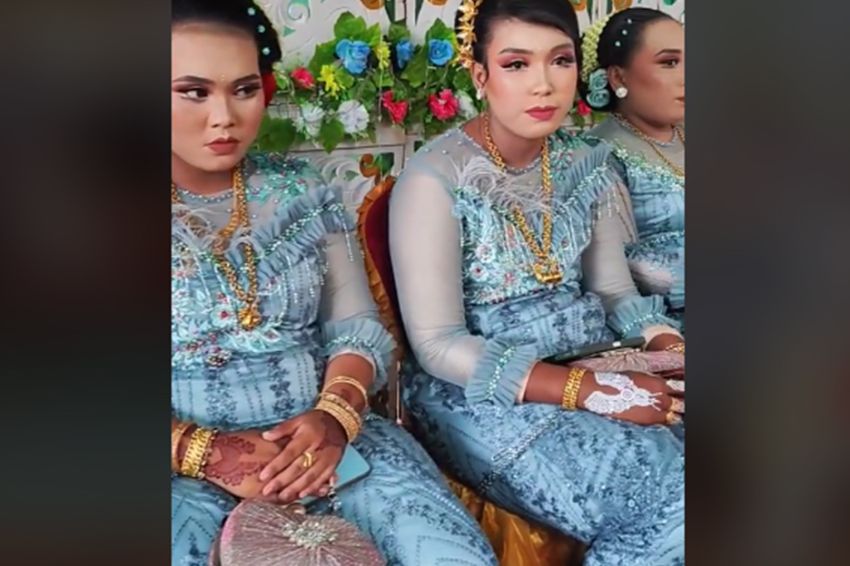 Viral! Pesta Pernikahan Dipenuhi Ibu-Ibu Pagar Ayu Memakai Banyak Perhiasan Emas