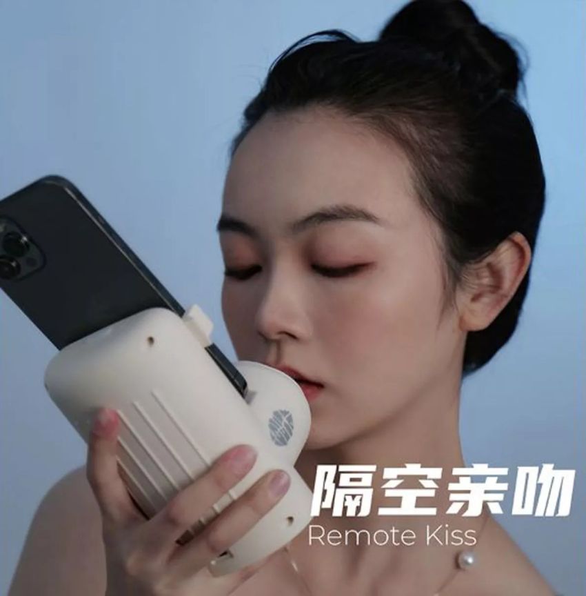 China Hadirkan Teknologi Merasakan Sensasi Ciuman lewat Internet
