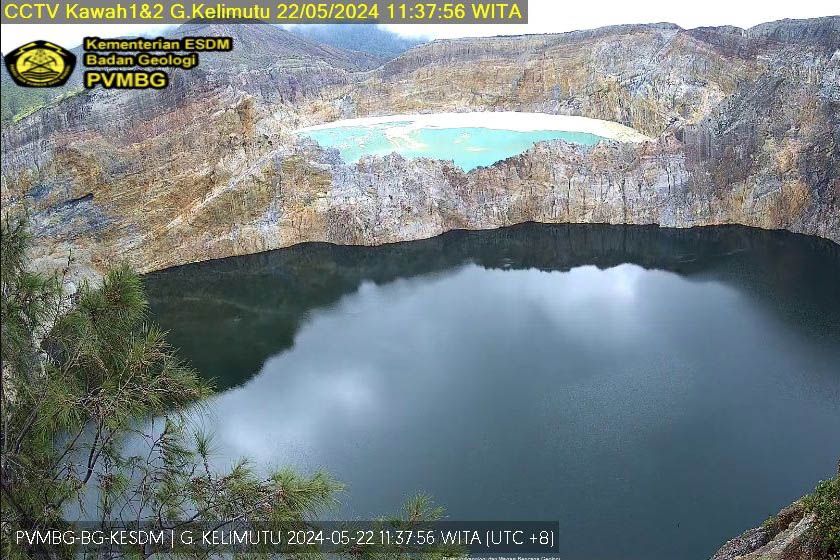 Ini Penyebab Air Danau Kawah Gunung Kelimutu di Ende Berubah Warna