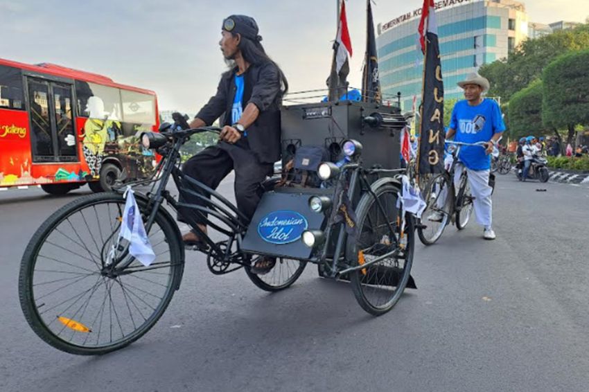 Komunitas Sepeda Onthel Turut Ajak Warga Ikut Audisi Perdana Indonesian Idol Musim 13 di Semarang