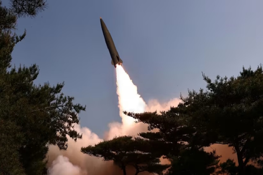 Korea Utara Tembakkan 10 Rudal Balistik ke Laut Jepang