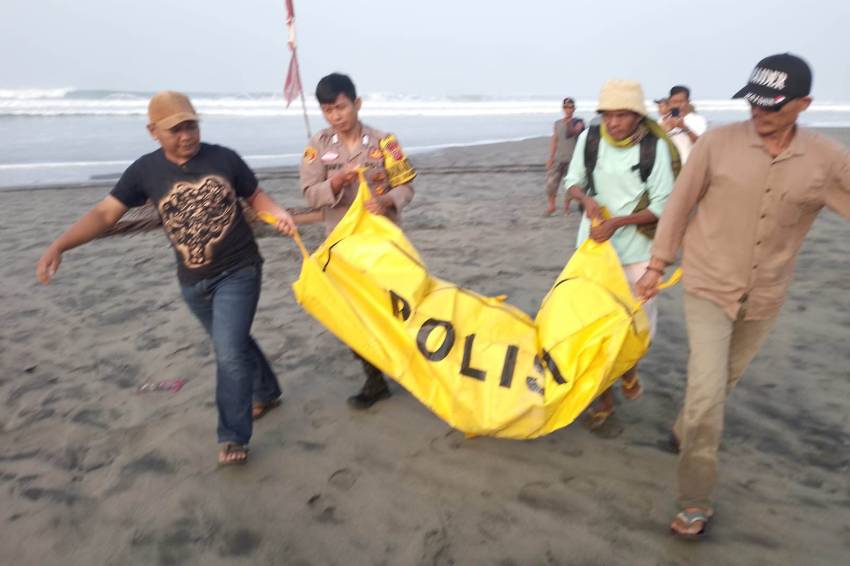 Laka Laut, Nelayan Indramayu Tewas di Pantai Datar Lega Hegarsari Cianjur