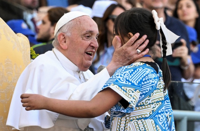 Paus Fransiskus dan Ribuan Anak Serukan Perdamaian di World Children’s Day di Roma
