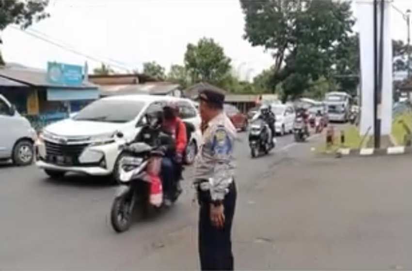 Polisi Berlakukan One Way, Arus Lalu Lintas Tasikmalaya-Bandung Terpantau Ramai Lancar