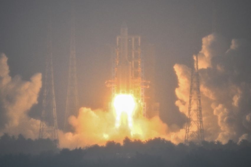 Roket China Kembali ke Bumi dengan Membawa Tanah dari Bulan