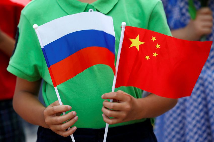 Saat Dedolarisasi Terus Menggema, Bisnis Rusia Bergeser ke Bank-bank Kecil China