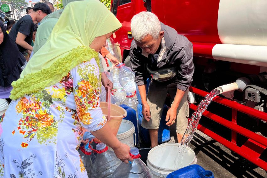 Terima Bantuan Air Bersih, Warga Antapani: Alhamdulillah, Terima Kasih Perindo