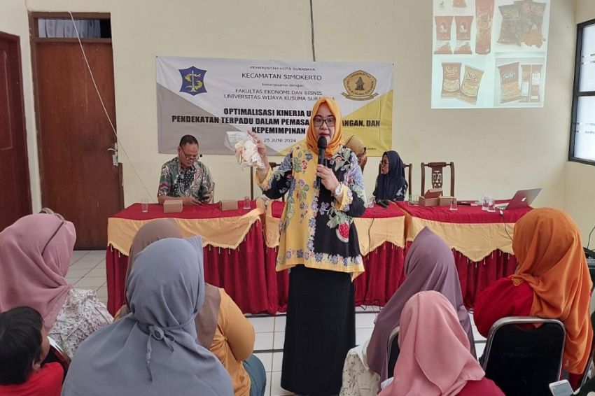 Tim Dosen FEB UWKS Beri Pelatihan Manajemen Keuangan UMKM di Surabaya