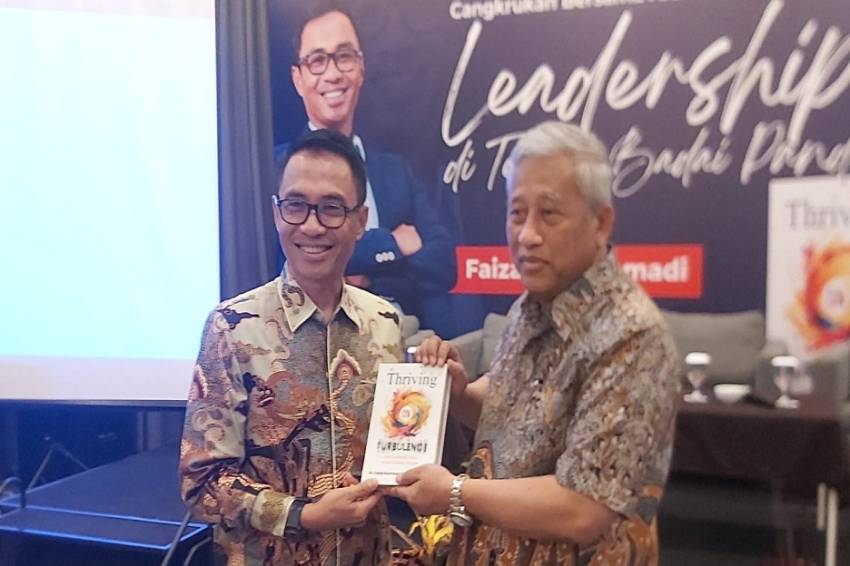 Tulis Buku Thriving On Turbulance, Dirut PT Pos Indonesia Bocorkan Strategi Bisnis saat Krisis