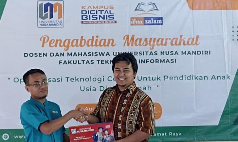 Dosen UNM Beri Dana Bantuan Untuk Tingkatan Sarana Belajar Yayasan Ibnu Salam Kota Depok