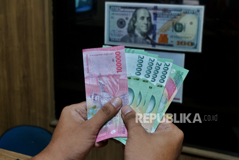 Rupiah Tertekan, Terdampak Dinamika Pilpres AS dan Tensi Geopolitik Iran-Israel