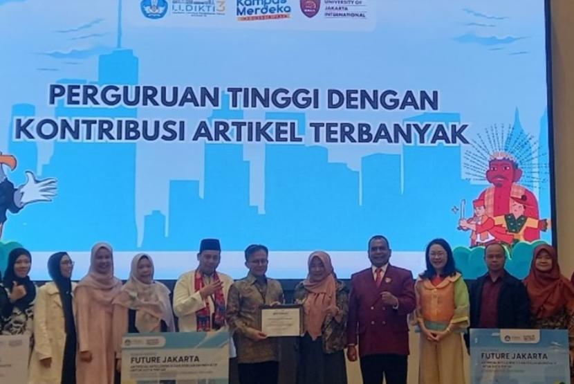 Universitas Nusa Mandiri Raih Dua Penghargaan Bergengsi dari LLDIKTI Wilayah III