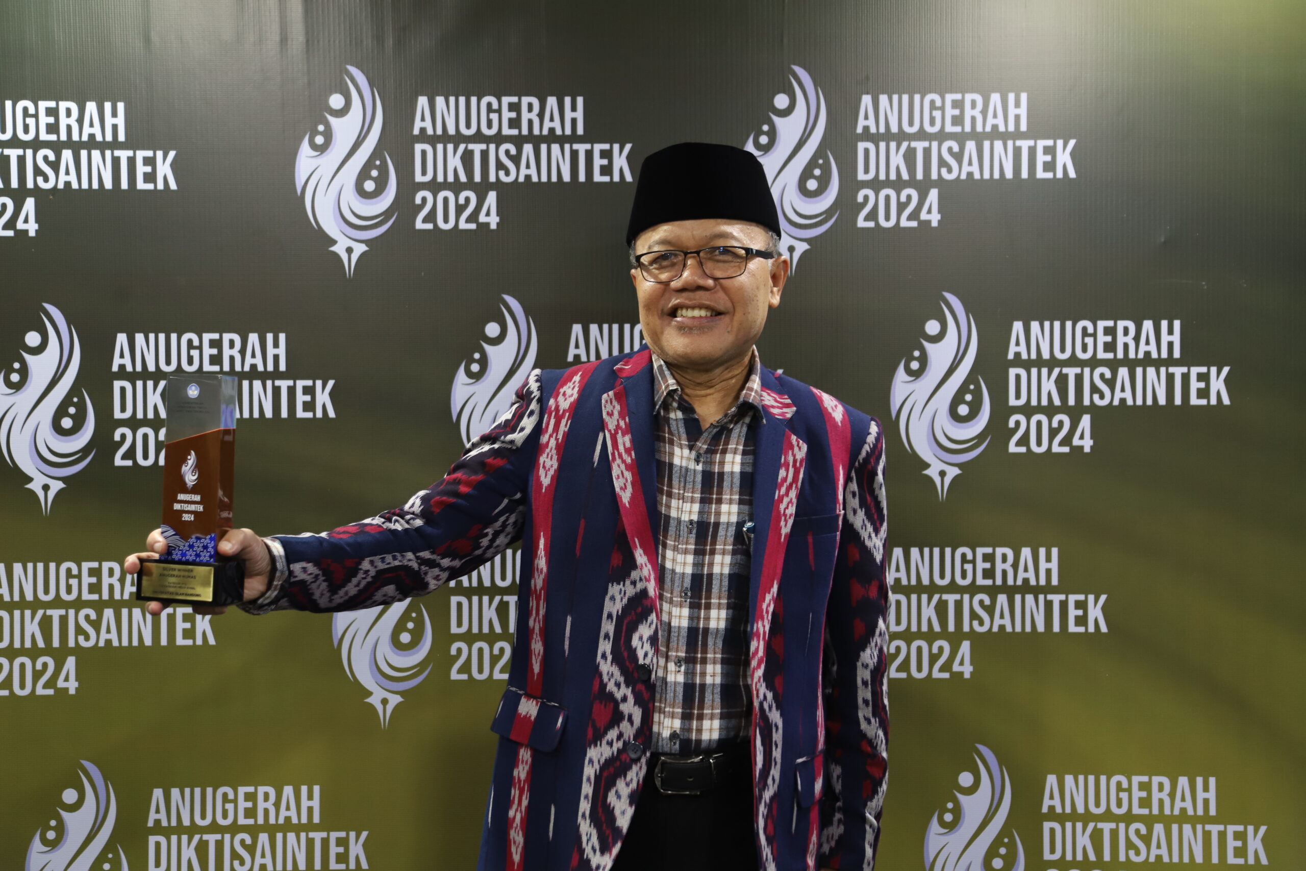 Unisba Raih Silver Winner pada Anugerah Diktiristek 2024