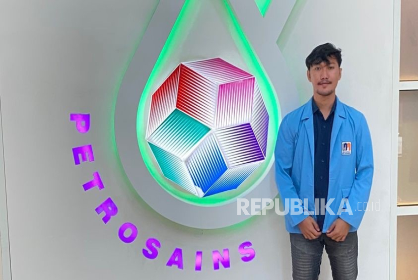 Mahasiswa Prodi Bisnis Digital Juara 1 di Kompetisi Robotik Internasional Malaysia