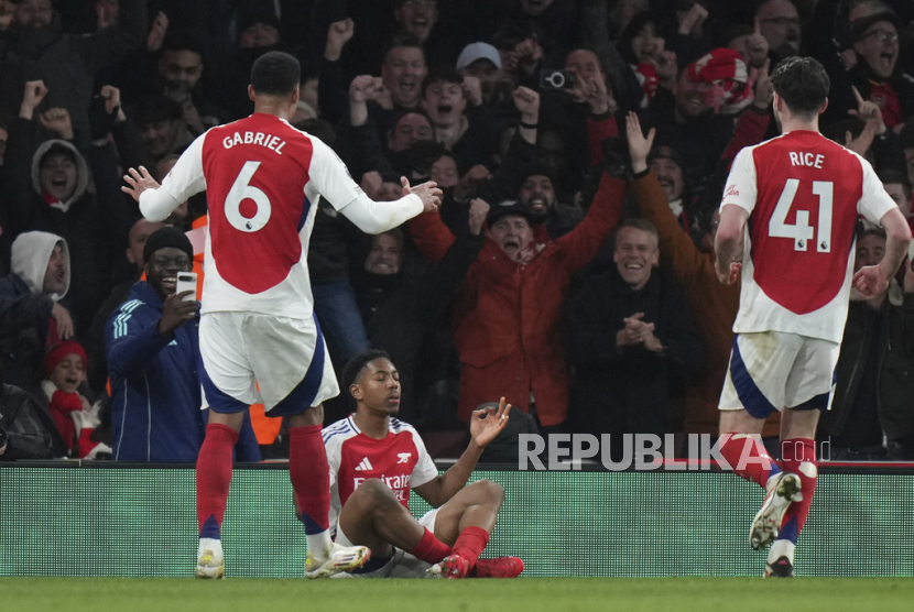 Arsenal Habisi Manchester City 5-1, Jaga Jarak dari Liverpool