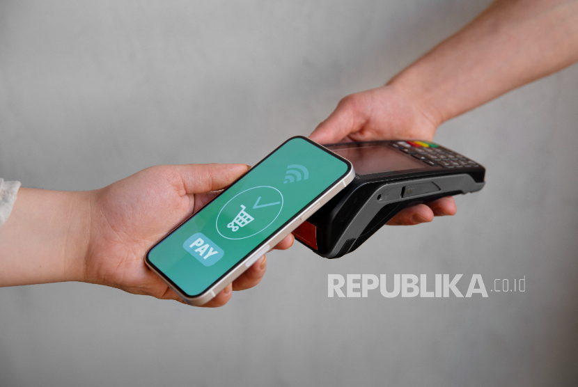 BI Uji Coba Implementasi QRIS Tap Berbasis NFC