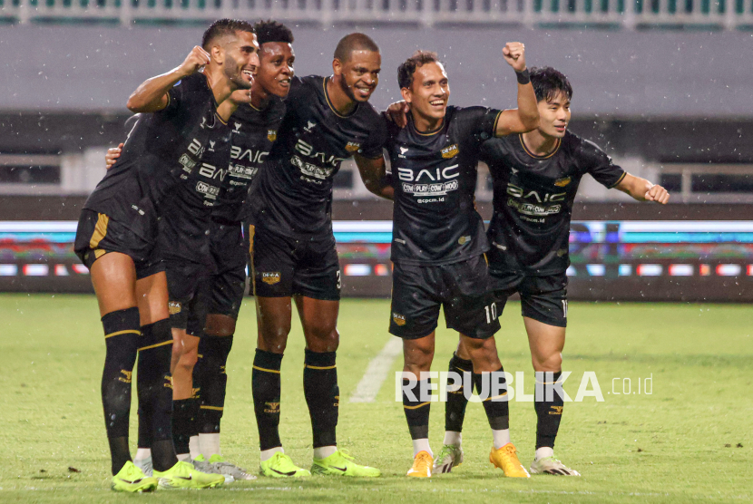 Dewa United Gasak Semen Padang 6-0, Tempel Ketat Persib di Papan Klasemen