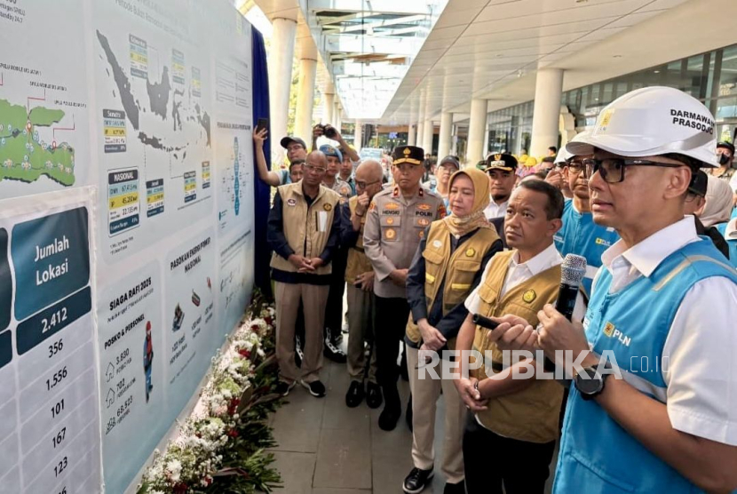 Kunjungi SPKLU di Banten, Menteri ESDM Apresiasi Kesiapan PLN Sambut Mudik Lebaran 2025