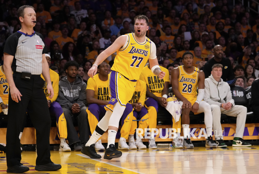 Luka Doncic Cetak 14 Poin dalam Debut Membela Lakers di NBA