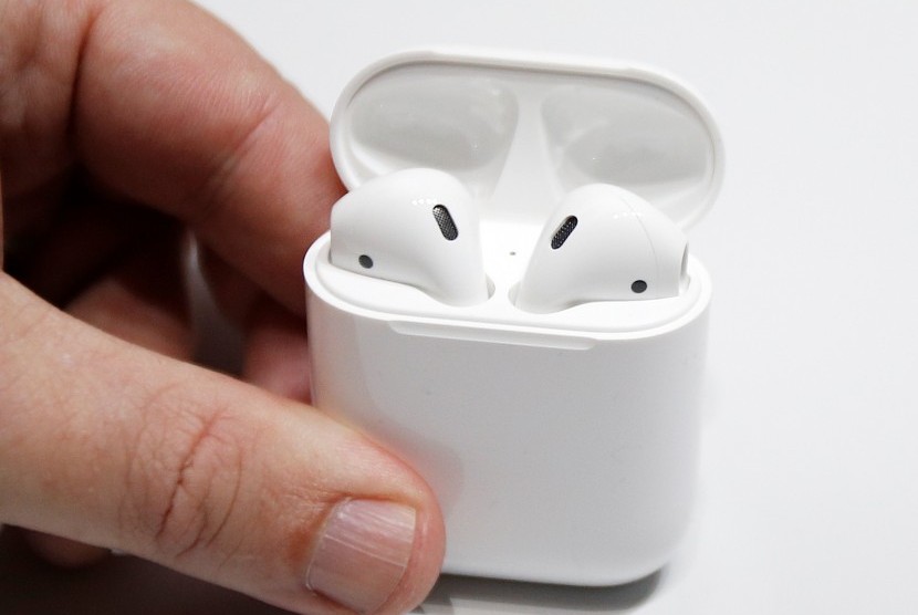 Viral Tren Airpods Berdarah, Ini Batas Aman Volume Dengar Musik Menurut Medis