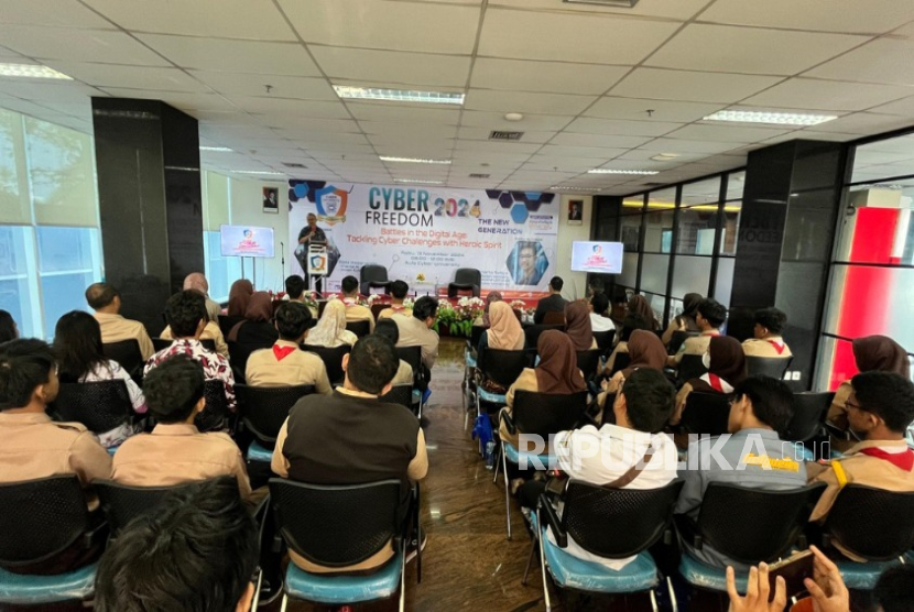 Wujudkan Ketahanan Siber dengan Semangat Kepahlawanan dalam Seminar Cyber Freedom