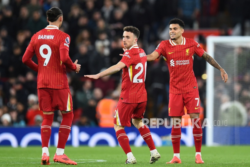 10 Pemain Liverpool Amankan Imbang, Arsenal Ditahan Everton, Forest Naik Ke Empat